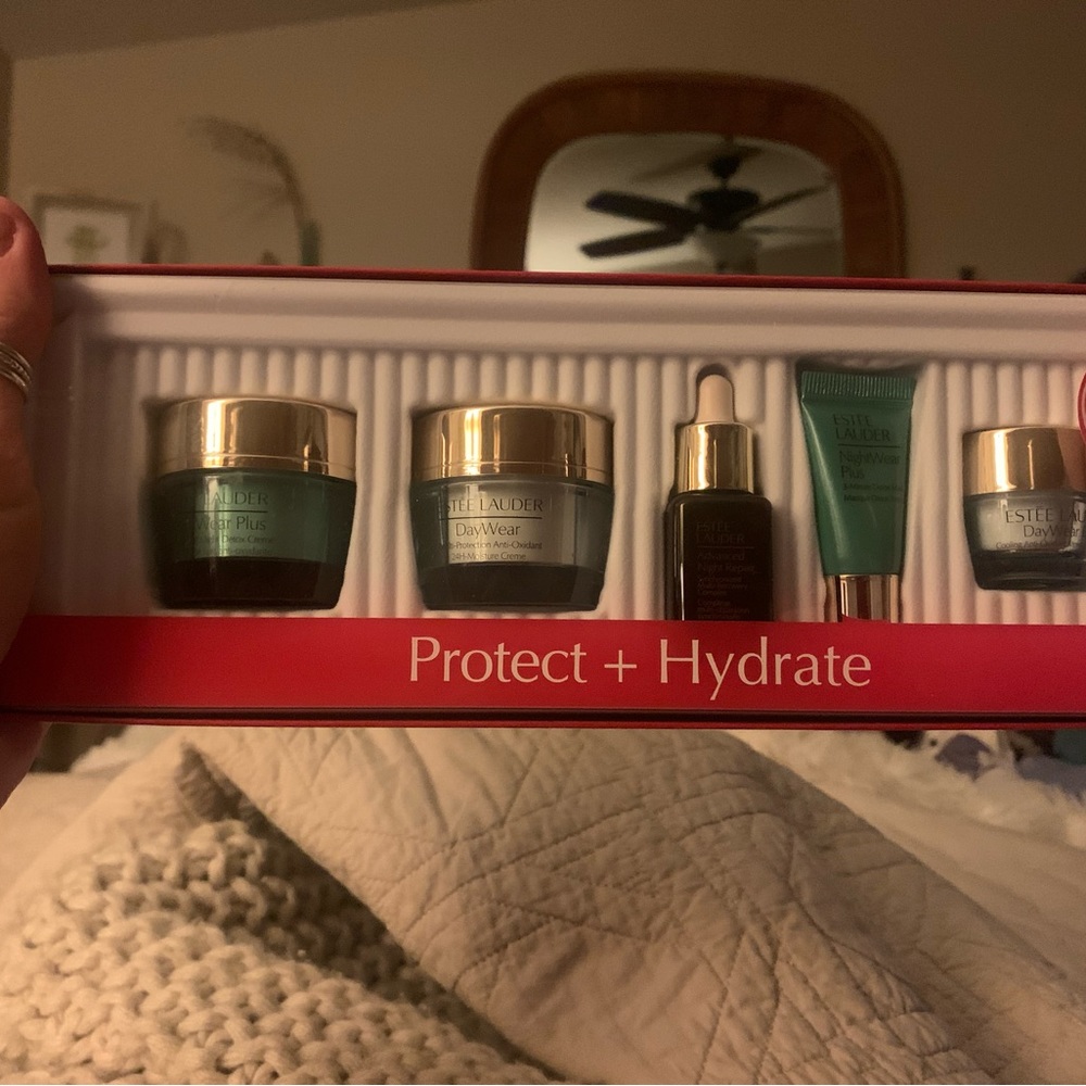 New with tags. Estee Lauder, protect, and hydrate daily skin defenders. - Picture 5 of 5